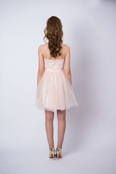 Розовое платье с пышной юбкой