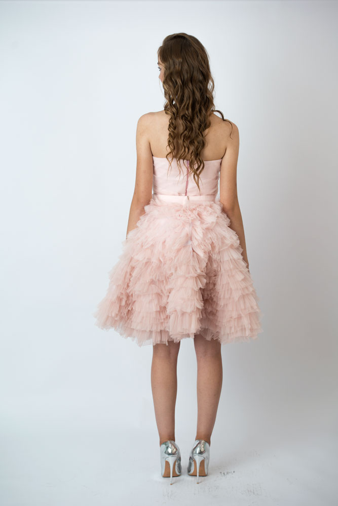 Пышное розовое платье короткое