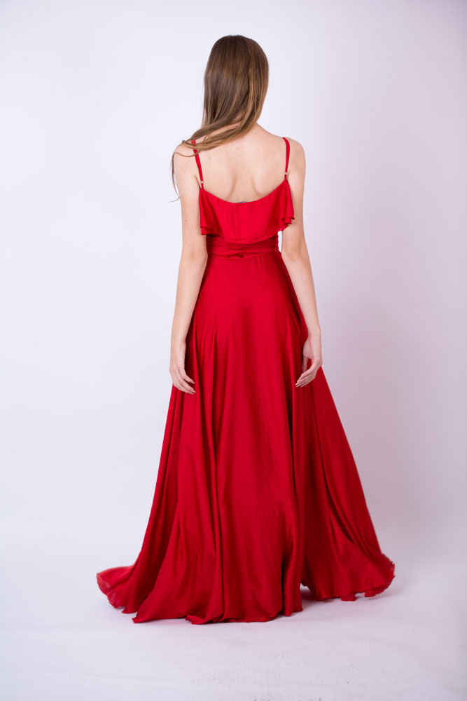 Роскошное красное платье на запах