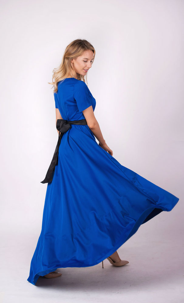 Синее платье с переменной длиной