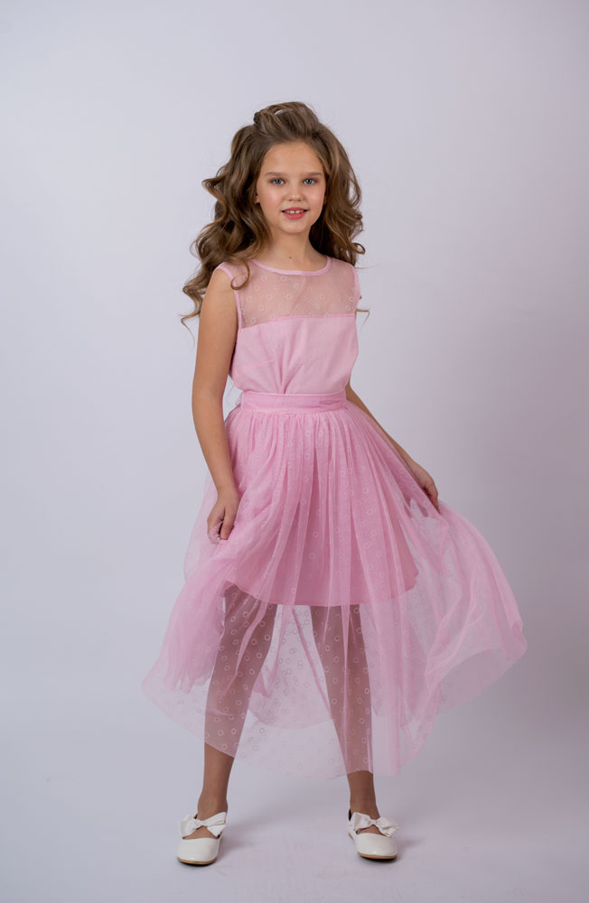 Детское розовое платье в горошек
